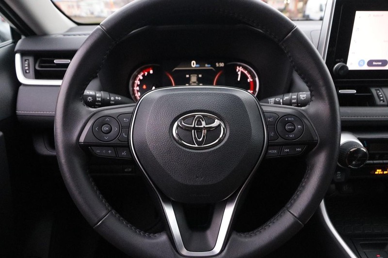Toyota RAV4 Vehicle Image 12