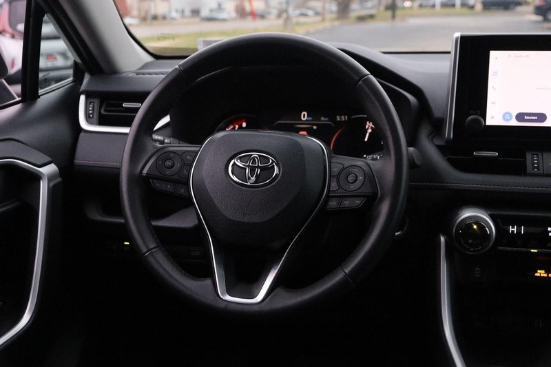 Toyota RAV4 Vehicle Image 24