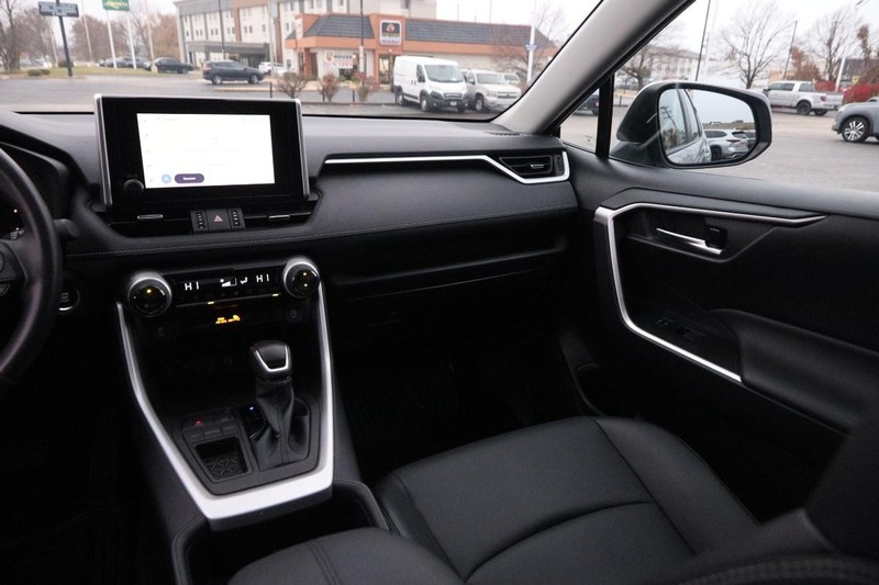 Toyota RAV4 Vehicle Image 26