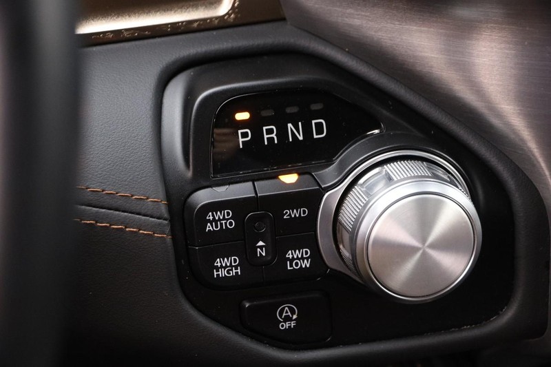 Ram 1500 Vehicle Full-screen Gallery Image 14