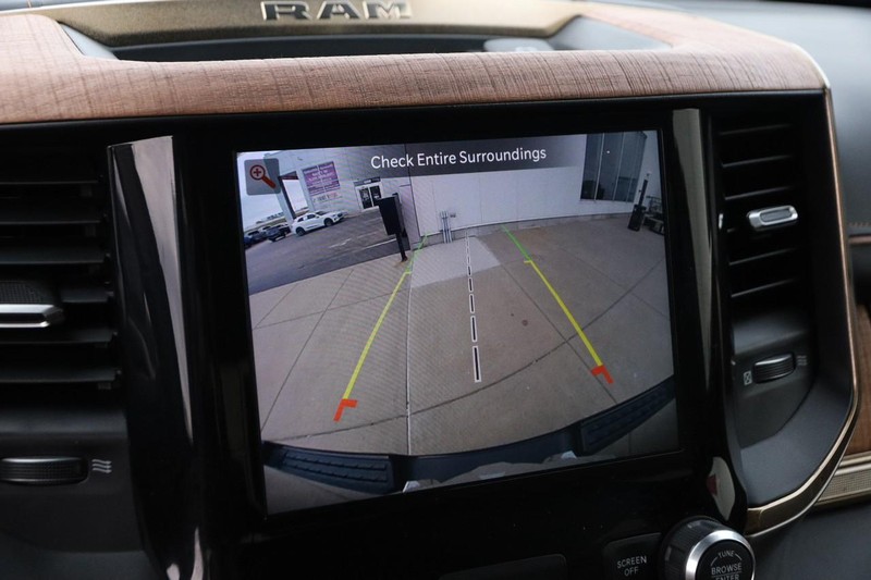 Ram 1500 Vehicle Full-screen Gallery Image 17