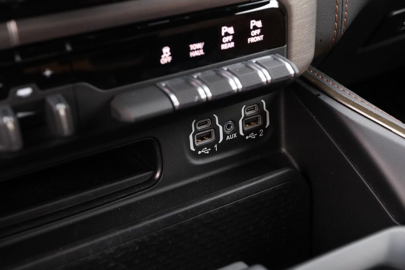 Ram 1500 Vehicle Full-screen Gallery Image 19