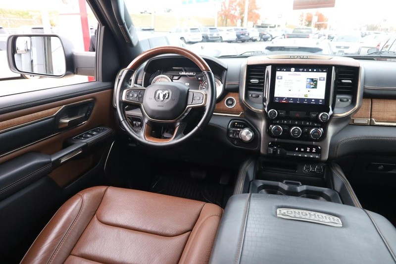 Ram 1500 Vehicle Full-screen Gallery Image 23