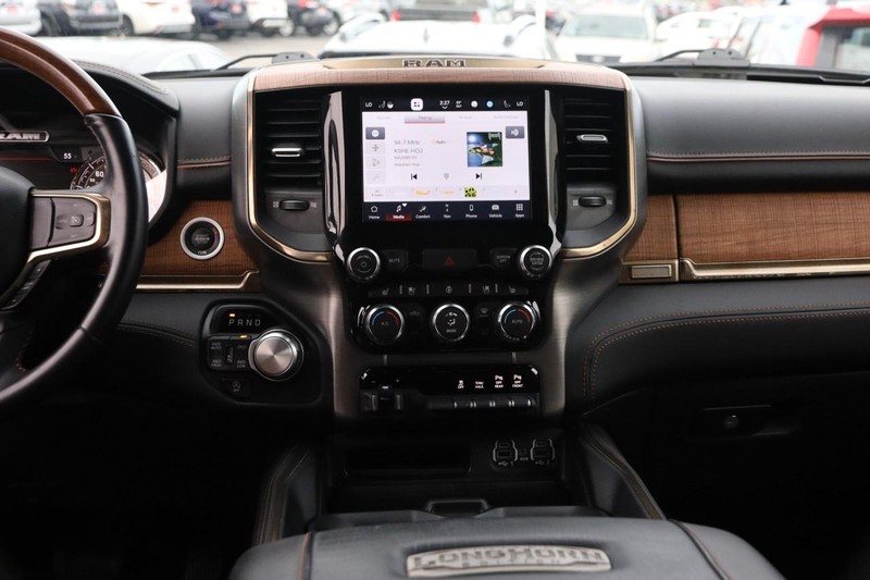 Ram 1500 Vehicle Full-screen Gallery Image 25