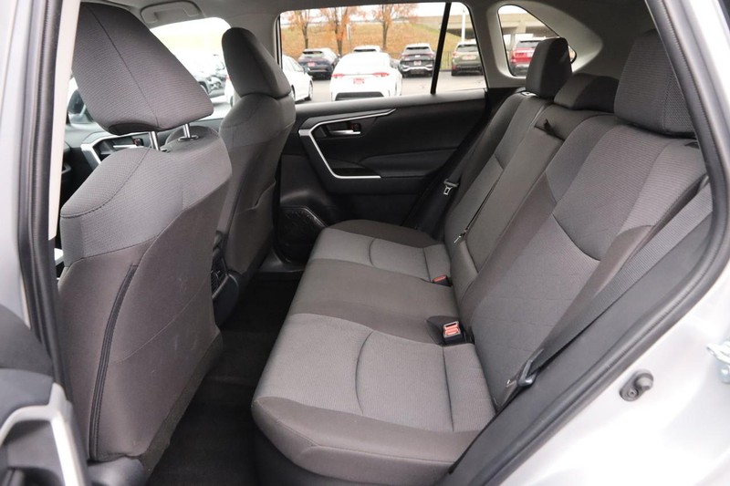 Toyota RAV4 Vehicle Image 09