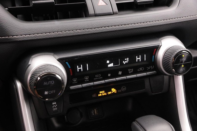 Toyota RAV4 Vehicle Image 17