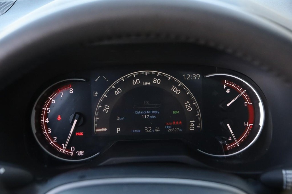 Toyota RAV4 Vehicle Full-screen Gallery Image 15