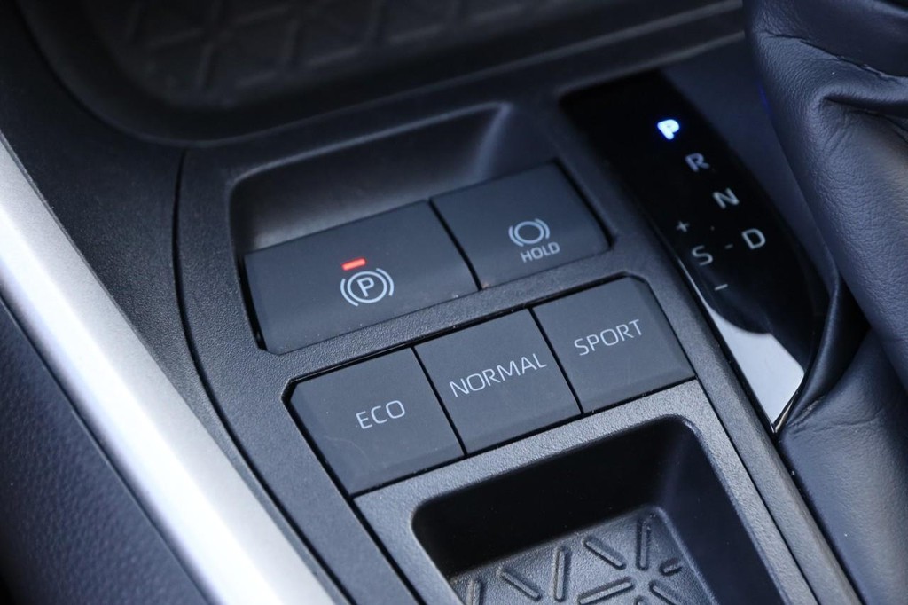 Toyota RAV4 Vehicle Full-screen Gallery Image 19