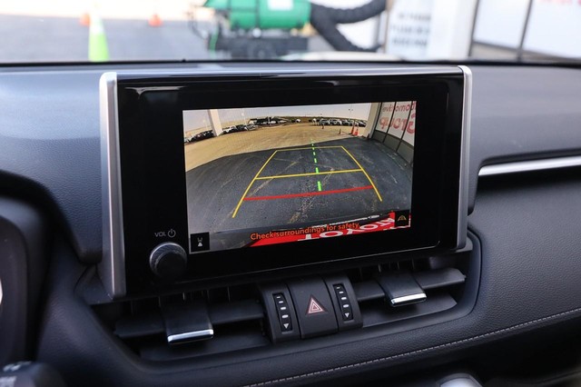 Toyota RAV4 Vehicle Image 17