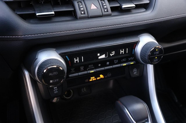 Toyota RAV4 Vehicle Image 18