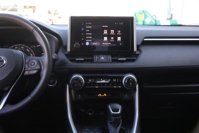 Toyota RAV4 Vehicle Image 24