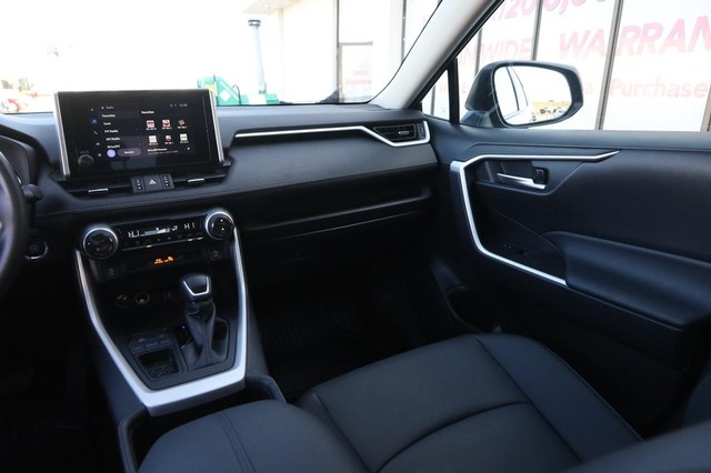 Toyota RAV4 Vehicle Image 25