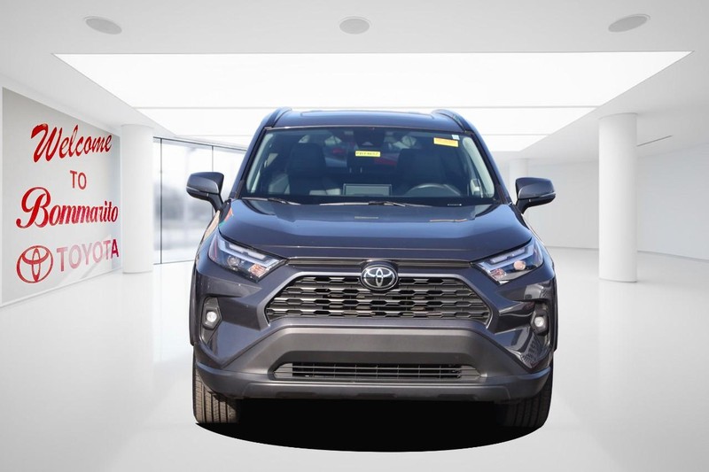 Toyota RAV4 Vehicle Full-screen Gallery Image 4