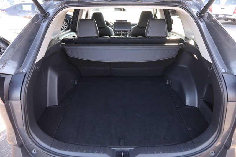 Toyota RAV4 Vehicle Full-screen Gallery Image 7