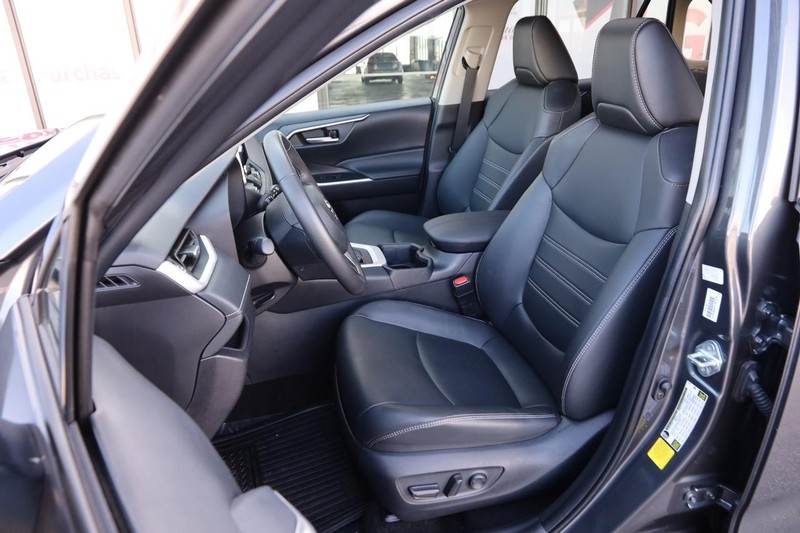 Toyota RAV4 Vehicle Full-screen Gallery Image 10