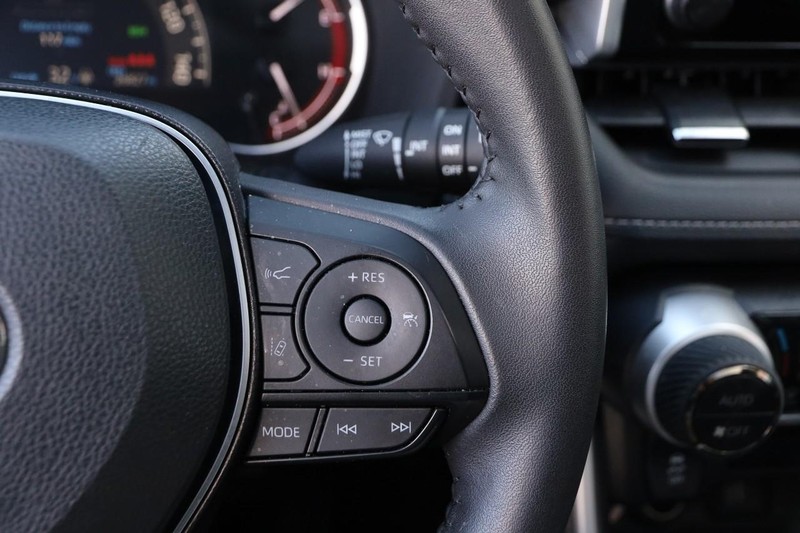 Toyota RAV4 Vehicle Full-screen Gallery Image 14