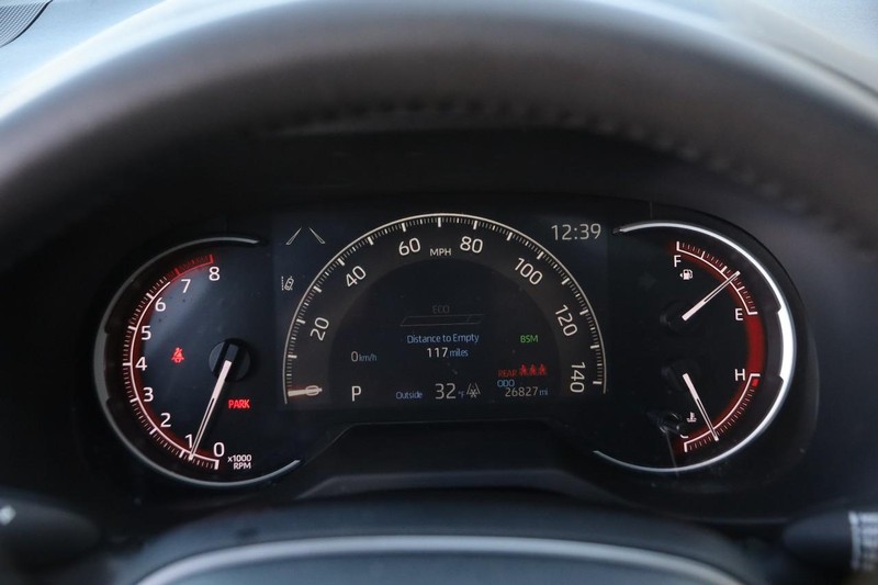 Toyota RAV4 Vehicle Full-screen Gallery Image 15