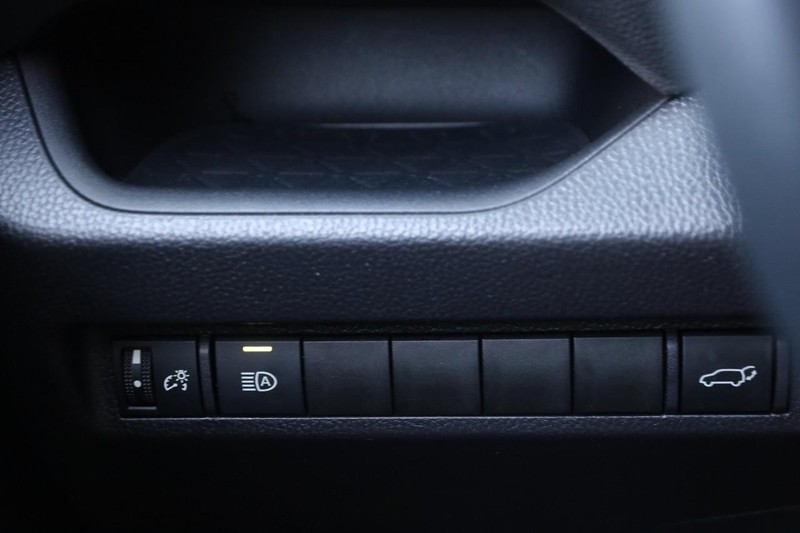 Toyota RAV4 Vehicle Full-screen Gallery Image 20