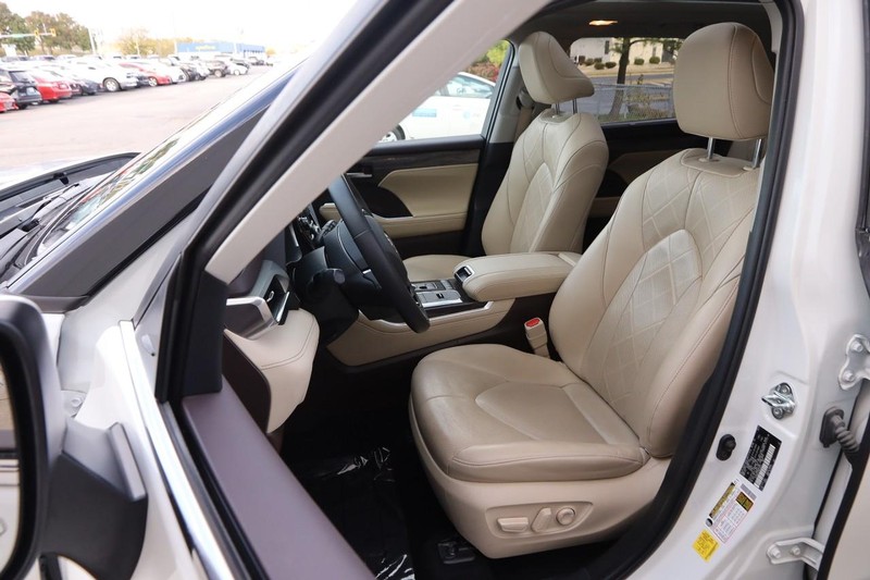 Toyota Highlander Vehicle Image 10