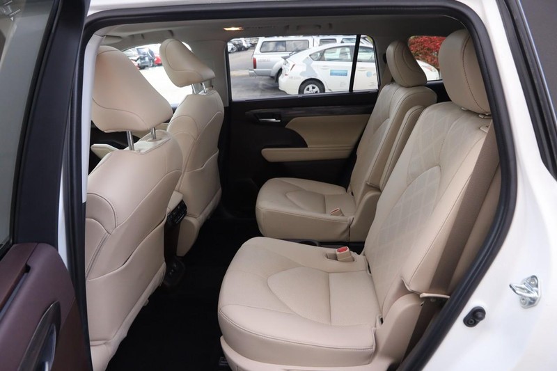 Toyota Highlander Vehicle Image 11