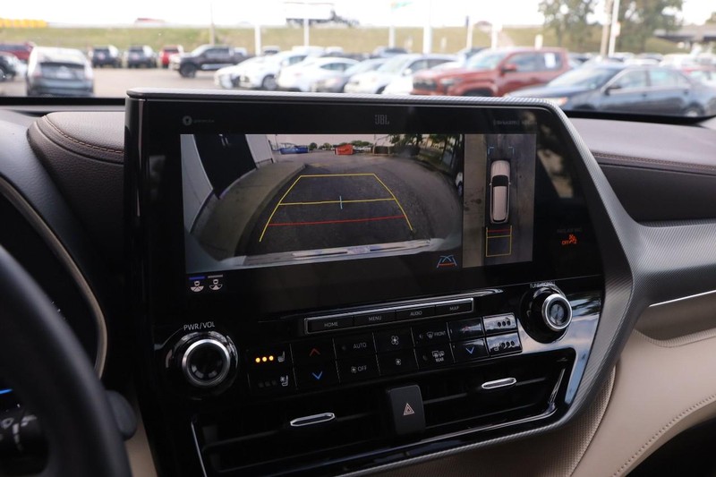 Toyota Highlander Vehicle Image 19