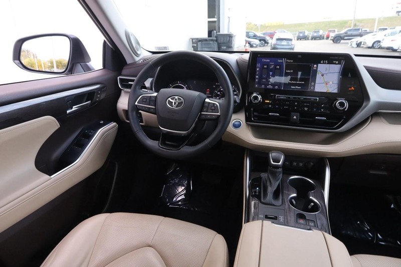 Toyota Highlander Vehicle Image 24