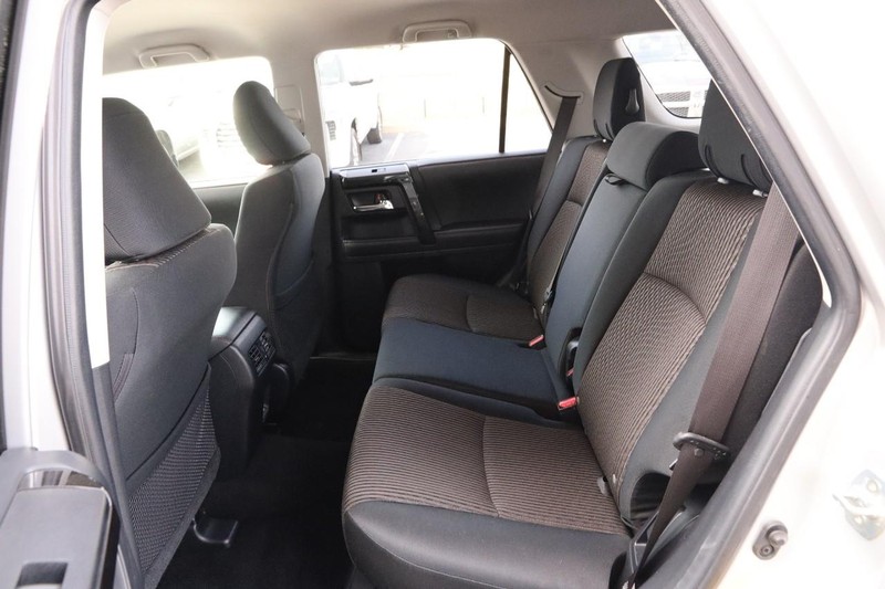 Toyota 4Runner Vehicle Image 09