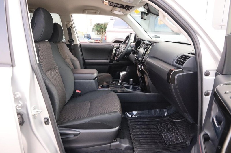 Toyota 4Runner Vehicle Image 25