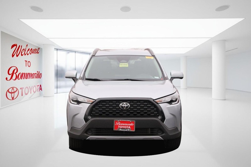 Toyota Corolla Cross Vehicle Image 04