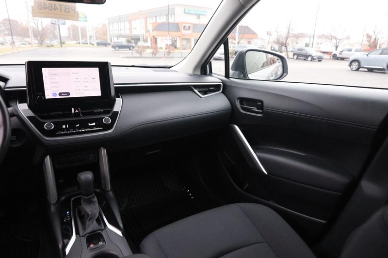 Toyota Corolla Cross Vehicle Image 24