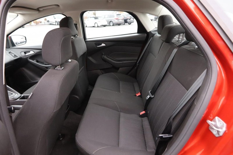 Ford Focus Vehicle Image 09