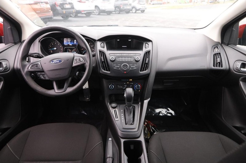 Ford Focus Vehicle Image 10
