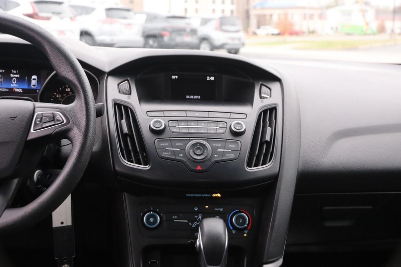 Ford Focus Vehicle Image 13