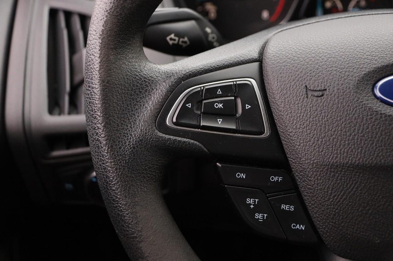 Ford Focus Vehicle Image 16