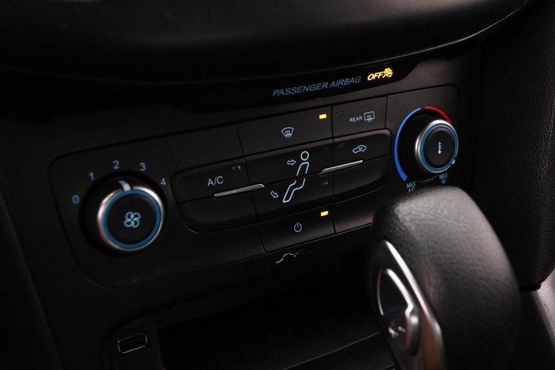 Ford Focus Vehicle Image 21