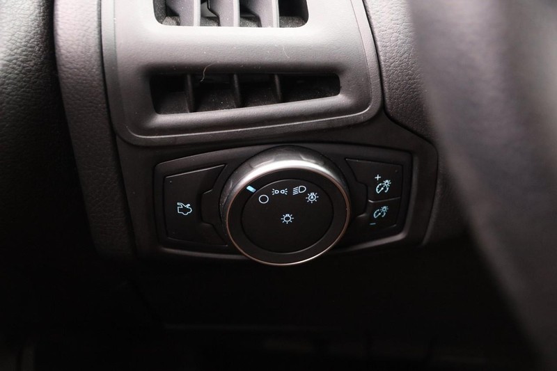 Ford Focus Vehicle Image 22