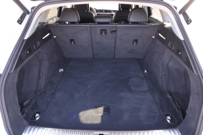 Audi e-tron Vehicle Full-screen Gallery Image 07