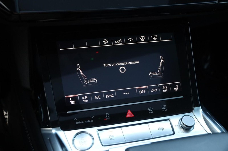 Audi e-tron Vehicle Full-screen Gallery Image 20