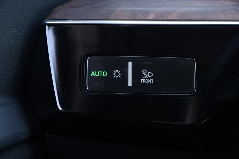 Audi e-tron Vehicle Full-screen Gallery Image 21