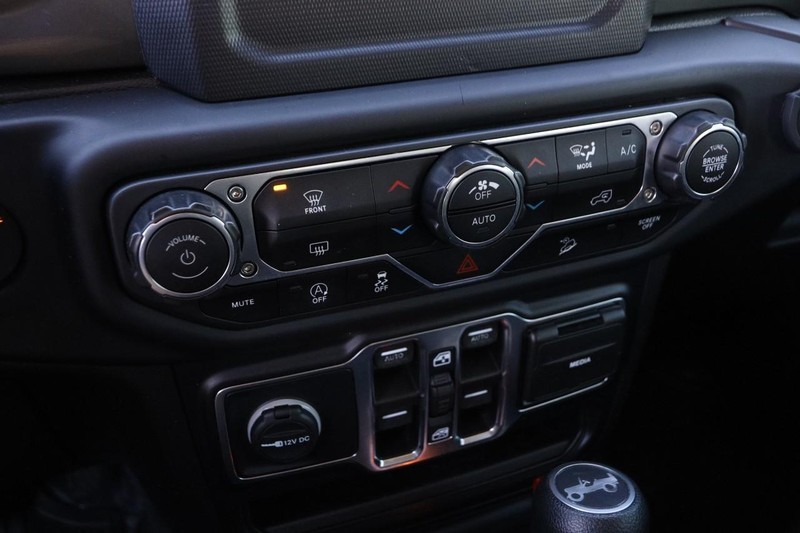 Jeep Wrangler Unlimited Vehicle Image 16