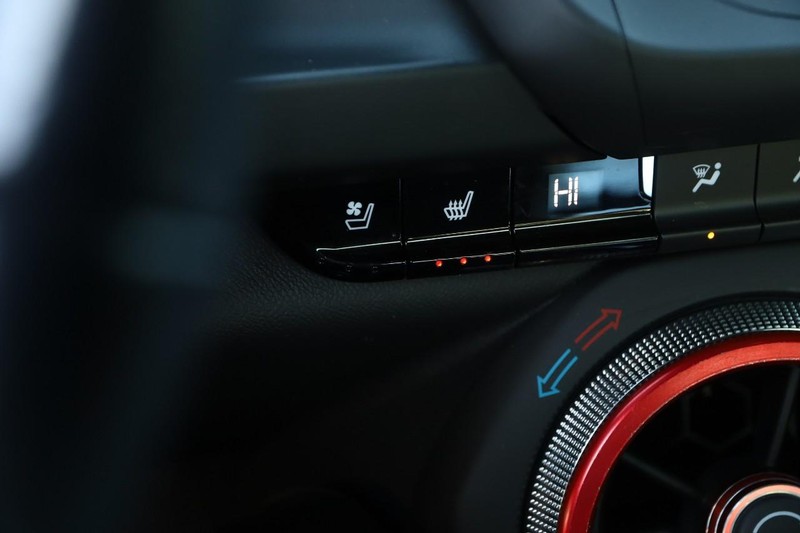 Chevrolet Camaro Vehicle Image 18