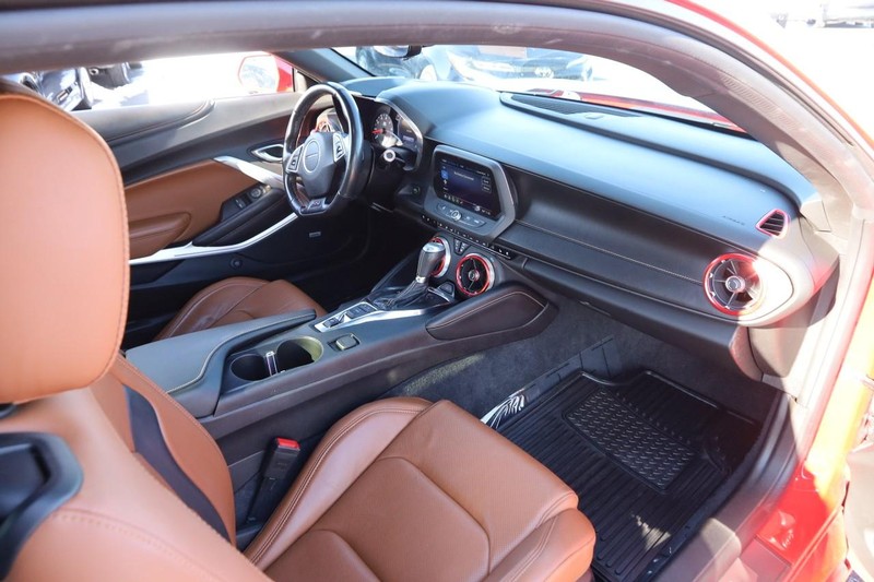 Chevrolet Camaro Vehicle Image 24