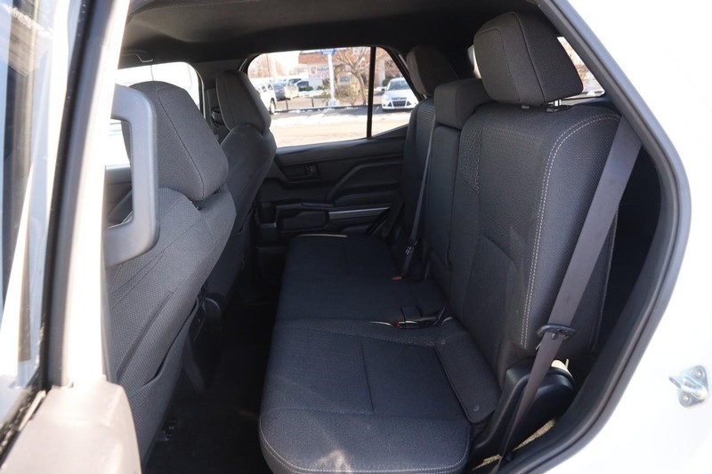 Toyota 4Runner Vehicle Image 09