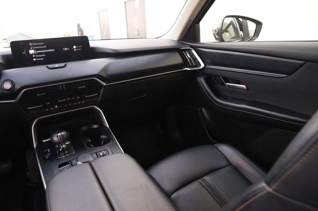 Mazda CX-90 Vehicle Image 28