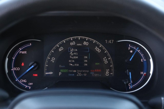 Toyota RAV4 Vehicle Image 13