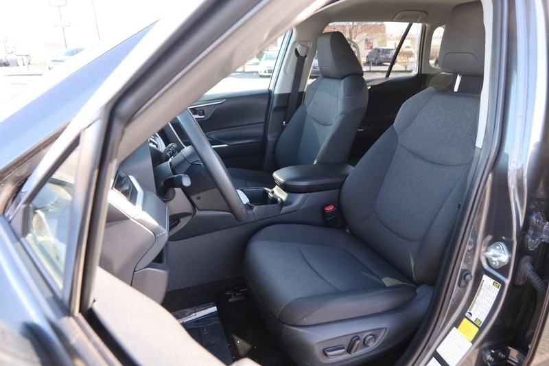 Toyota RAV4 Vehicle Image 08