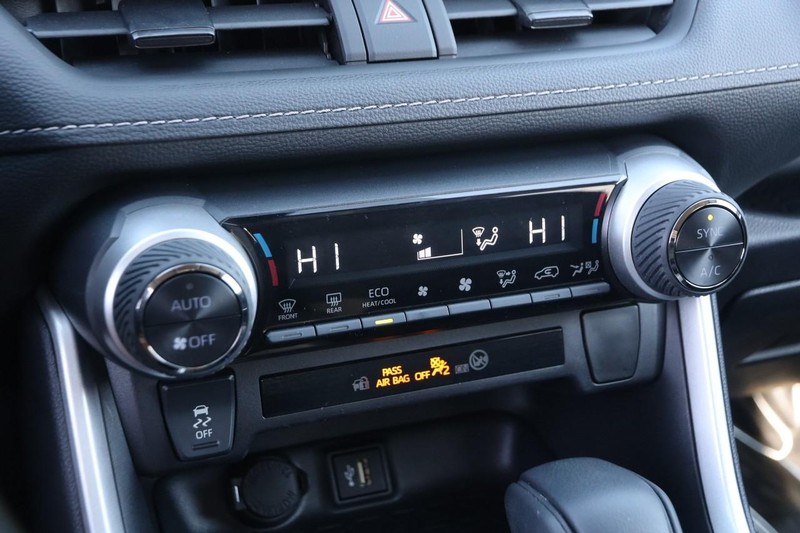 Toyota RAV4 Vehicle Image 17