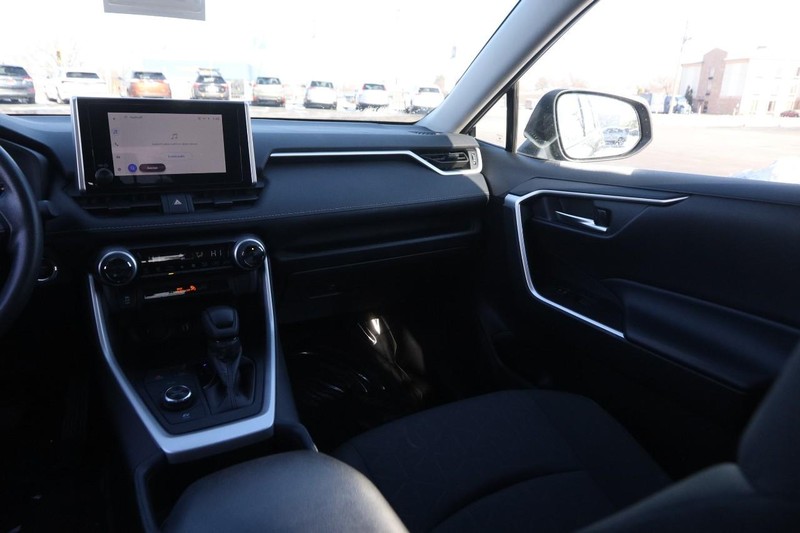 Toyota RAV4 Vehicle Image 24