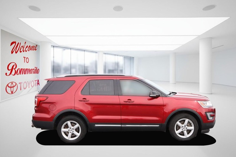 Ford Explorer Vehicle Full-screen Gallery Image 05