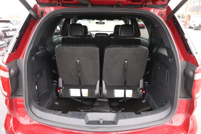 Ford Explorer Vehicle Full-screen Gallery Image 07